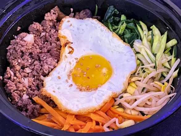 Premium - Beef Dolsot Bibimbab 소고기 돌솥비빔밥.